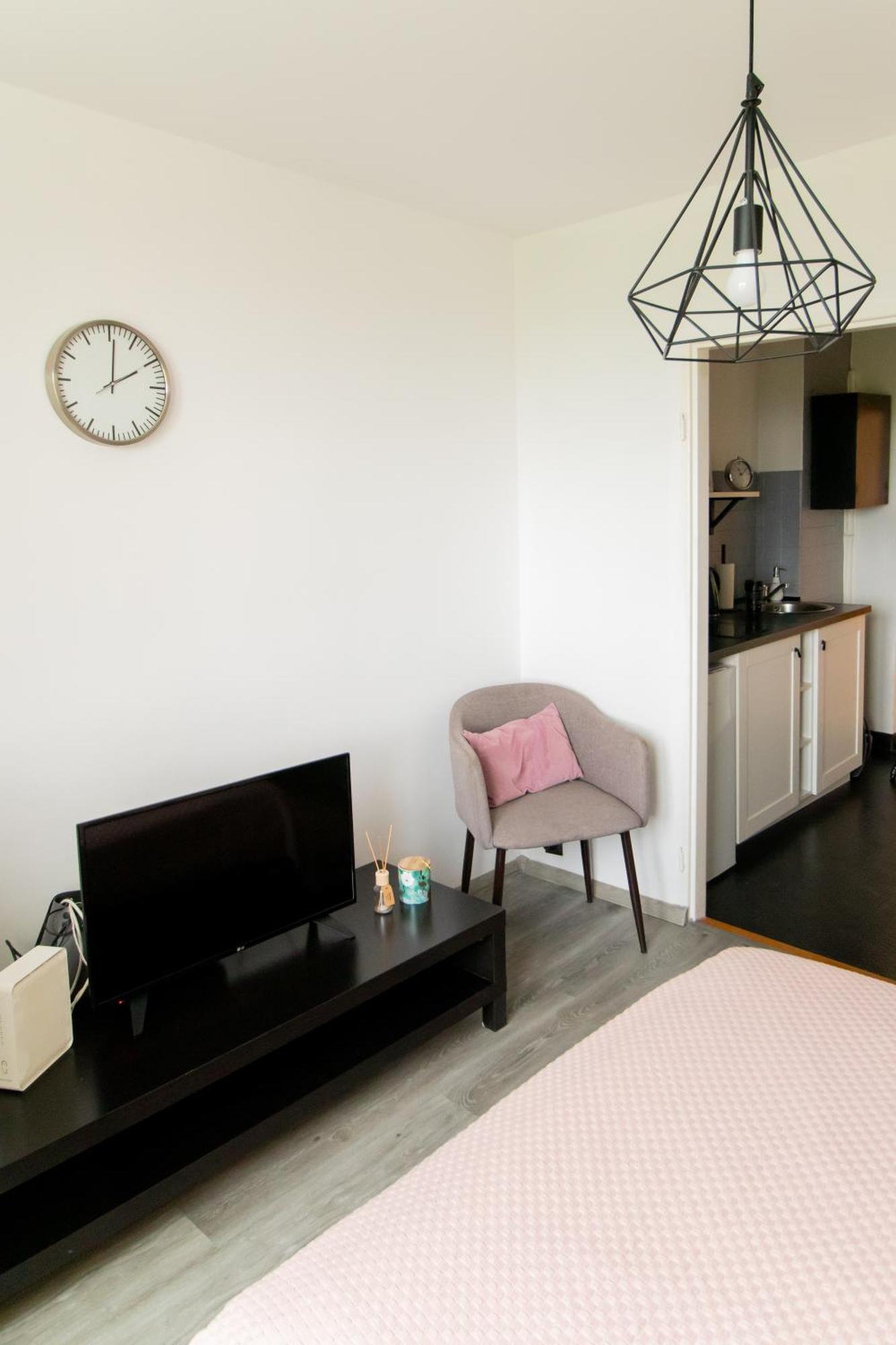 Piotrapartments - Daleka Cozy Train&Airport Apartment Warschau Exterior foto