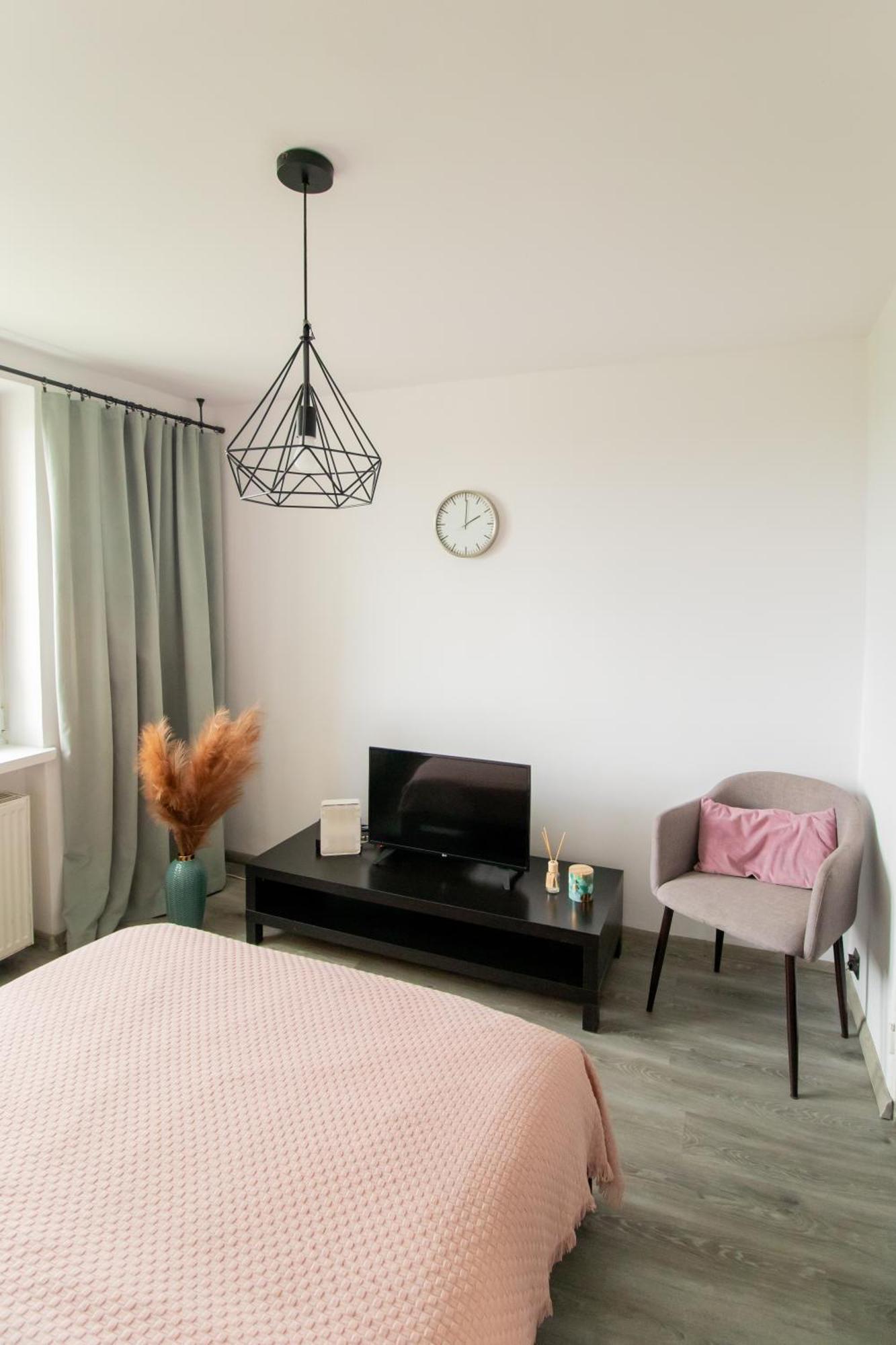 Piotrapartments - Daleka Cozy Train&Airport Apartment Warschau Exterior foto