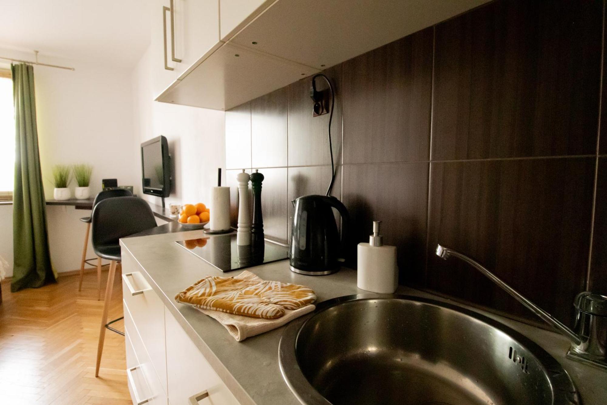 Piotrapartments - Daleka Cozy Train&Airport Apartment Warschau Exterior foto