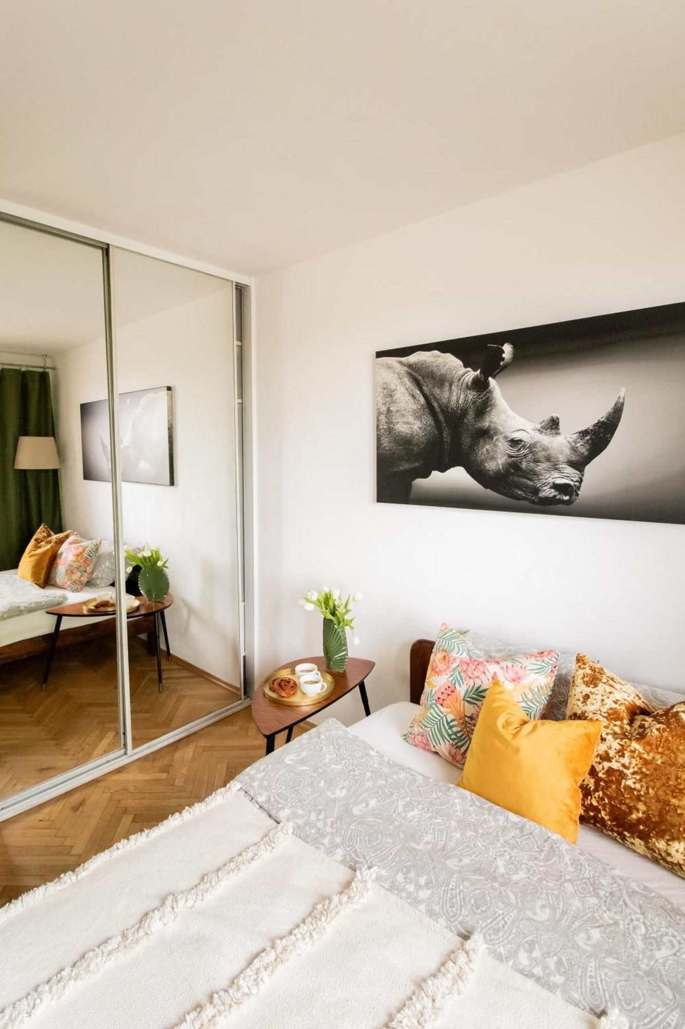Piotrapartments - Daleka Cozy Train&Airport Apartment Warschau Exterior foto