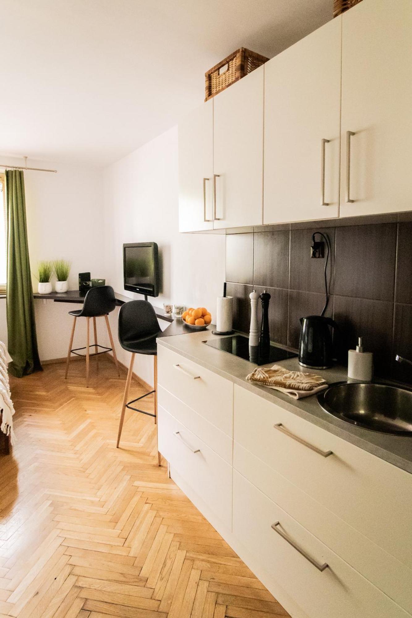 Piotrapartments - Daleka Cozy Train&Airport Apartment Warschau Exterior foto