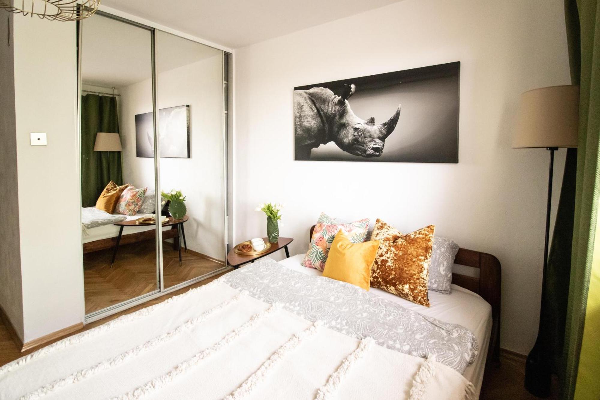 Piotrapartments - Daleka Cozy Train&Airport Apartment Warschau Exterior foto